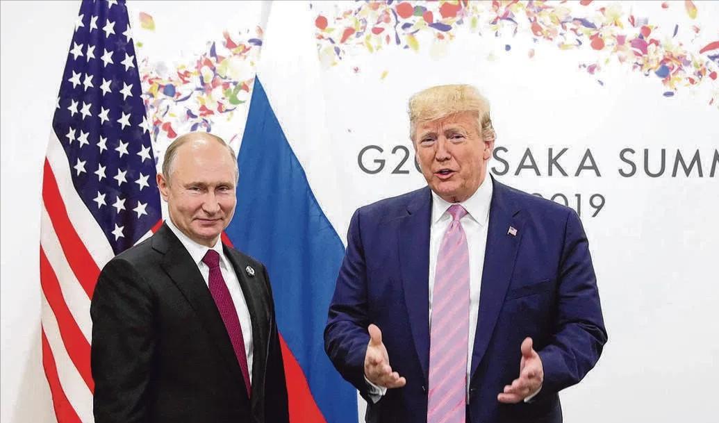 美国前国务卿蓬佩奥今天发文说：“邀请弗拉基米尔·普京出席二十国集团峰会，无异于向