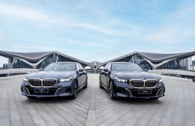 全新宝马5系上市了，从外到内，都进行大改了，设计理念与现款完全不一样了，更多的是