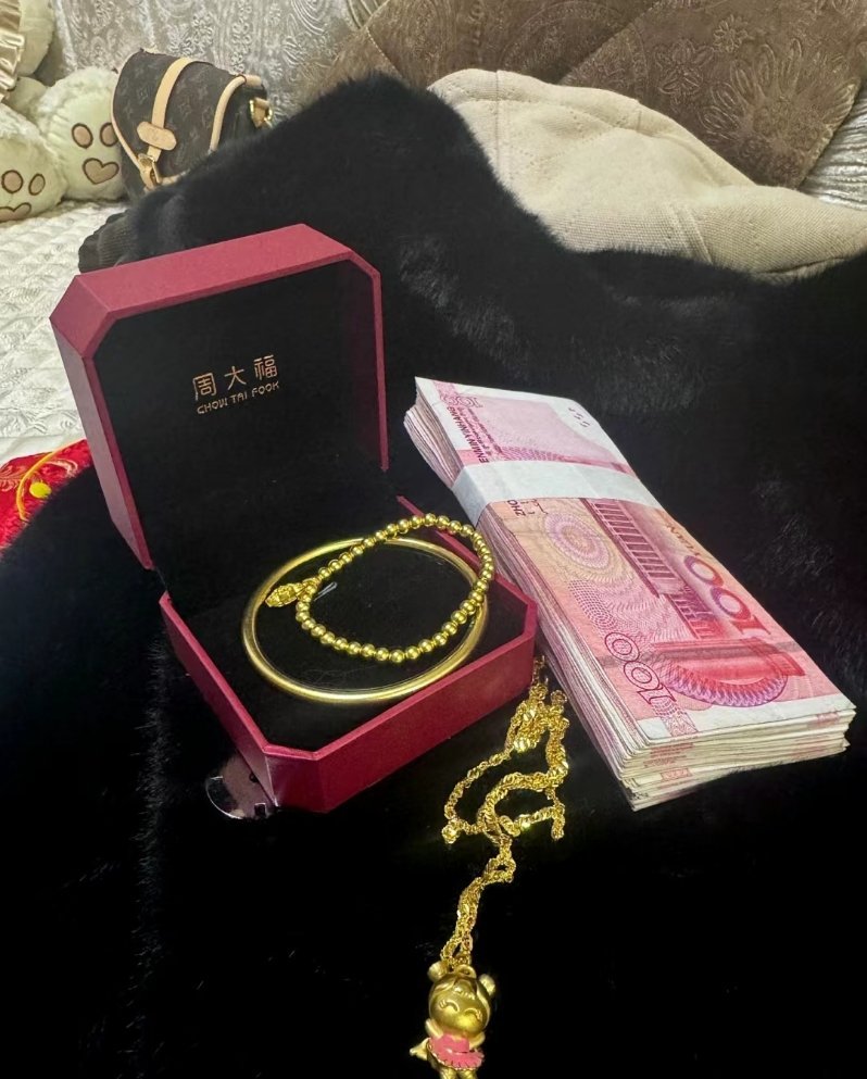 马上过年了 祝我的姐妹 身上不长五花肉 大吃大喝自然瘦 冬天轻 夏天白 一年四季