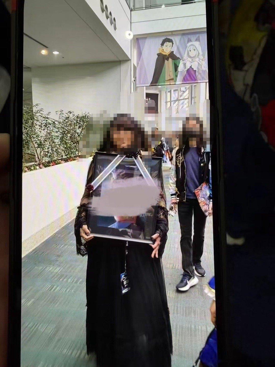胖狼：展信佳，希望你在另一个世界也有巧克力和麦当当吃😔敖尹 追悼会