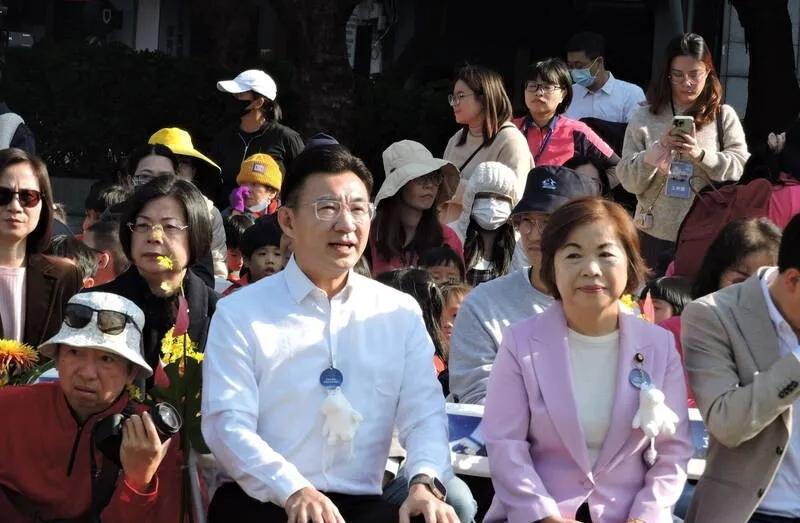 台中候选人终于定了！
江启臣毫无疑问赢得了初选，应该能够守下台中这一席。
杨琼璎