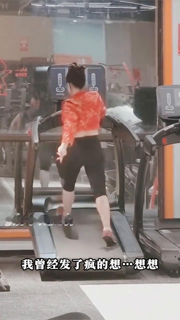 彪悍的步伐。
真解乏，真得劲儿。穿这间房，要不说到什么时候得有个好体格。上班就像