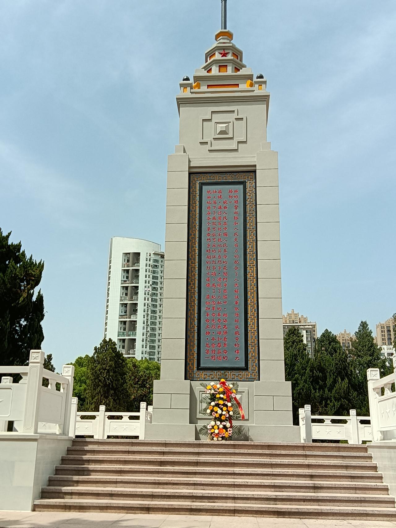 “竹声随月清，松音伴月明”，短短两句，就勾勒出了一幅静谧又美好的月夜图景。月光下