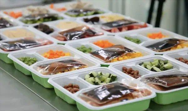 现在骗子的花样真是层出不穷啊！就有这么个事儿，有个男子打着预制菜项目的幌子行骗，