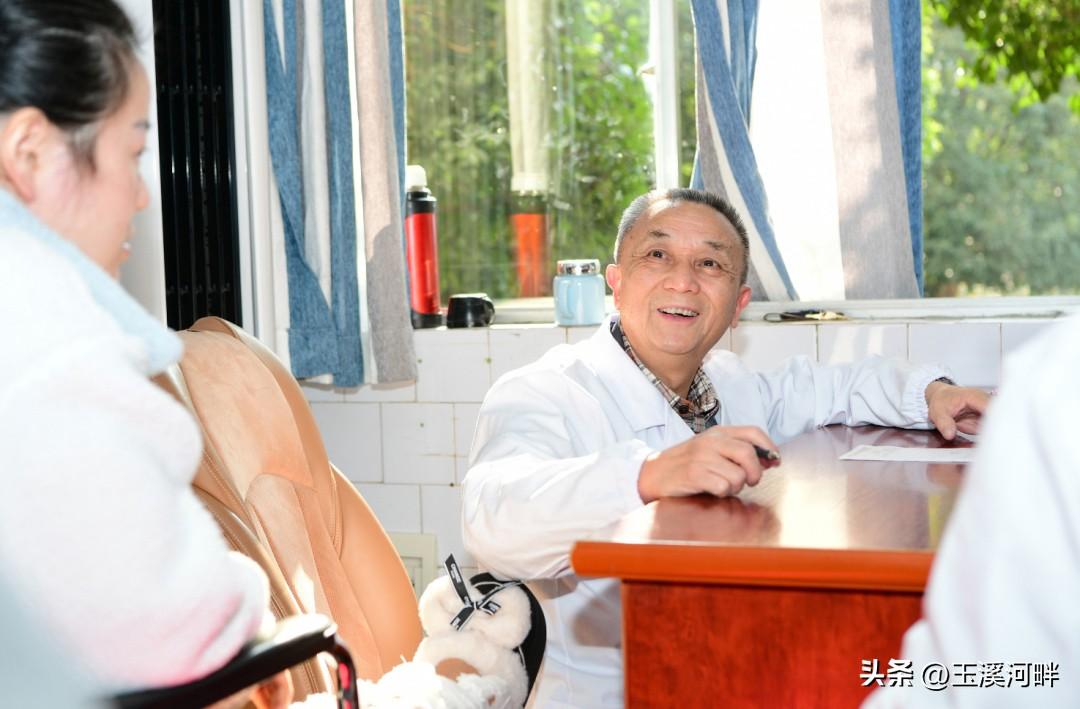恭喜湖南浏阳市骨伤科医院的江林荣获第九届全国道德模范提名奖，实至名归，这样的杏林