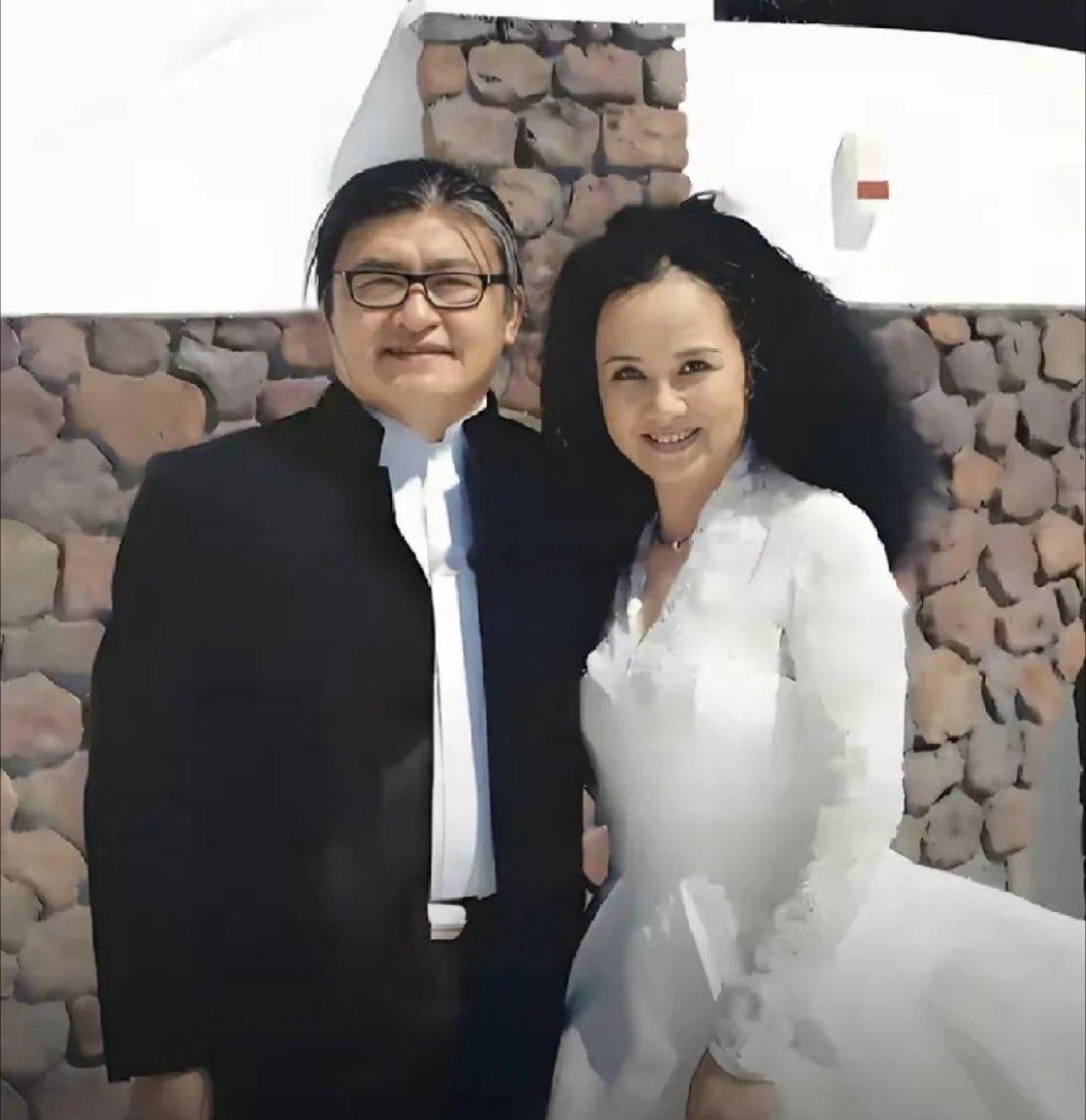 刘欢的岳父卢华芳称赞刘欢是千里挑一的好女婿，就像儿子一样贴心孝顺！即使成名之后，
