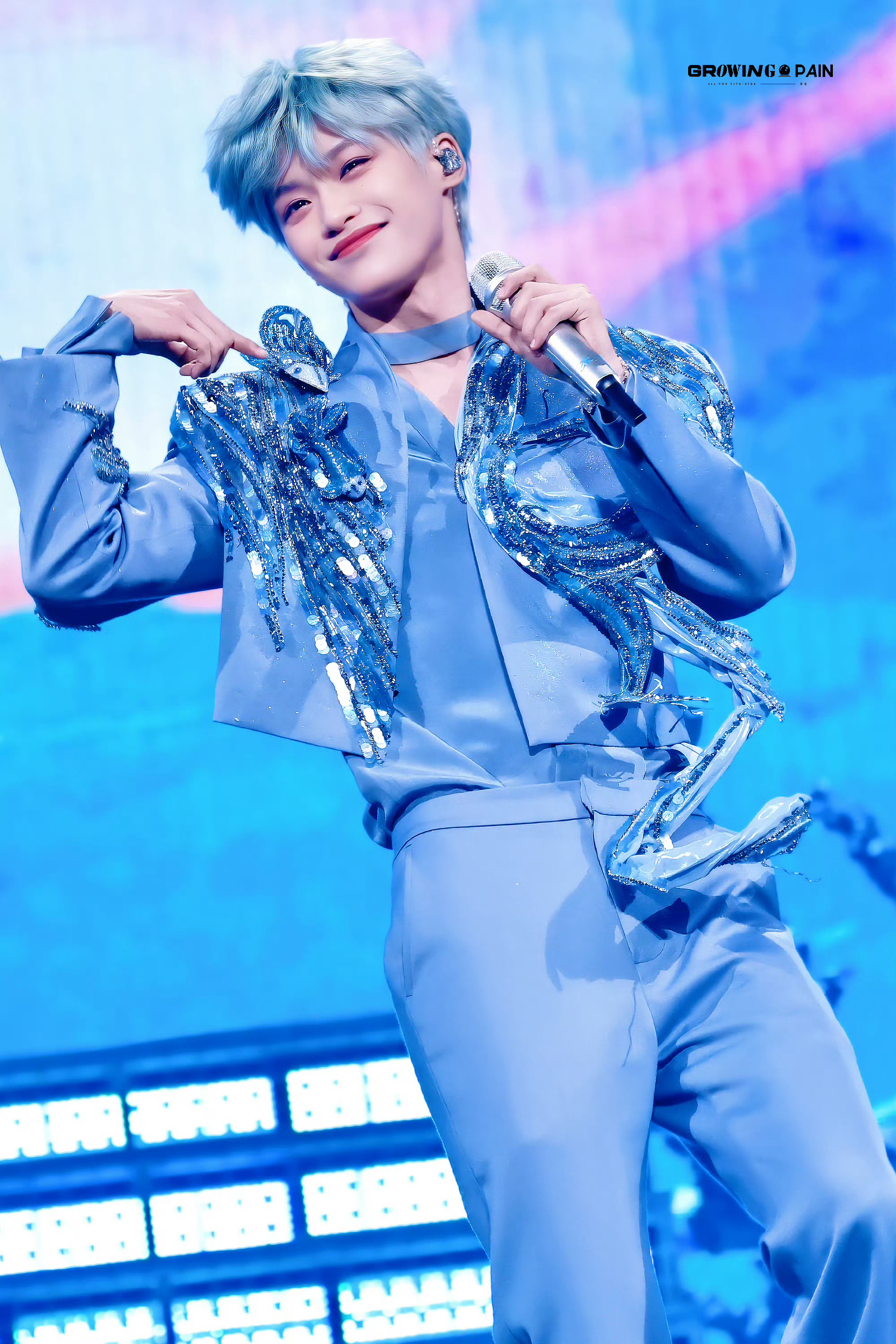 梓渝站姐脱粉爆料🔮梓渝科颜氏品牌青春代言人 “淤泥里玫瑰肆意生长 窥见天光 风