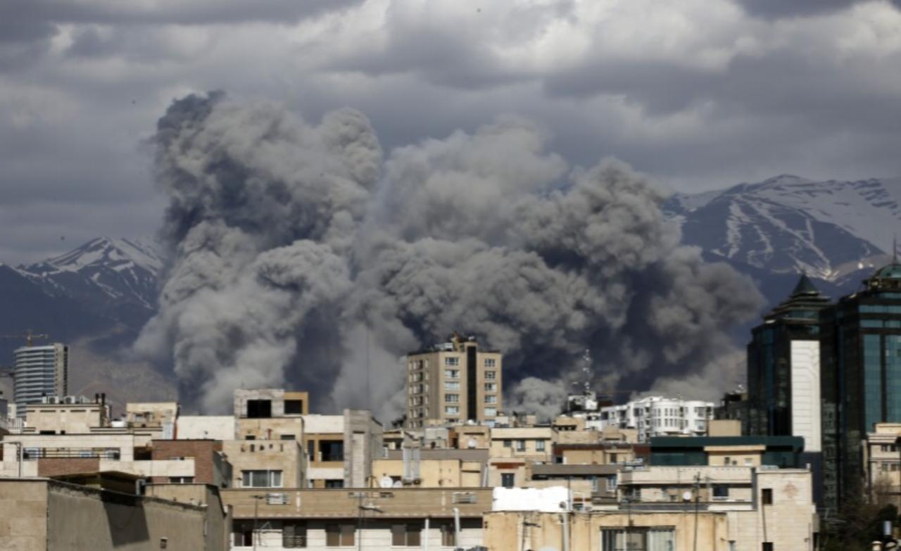 美以直接把伊朗的大学炸了，相当于断了人家的人才传承，直接把伊朗惹怒了！

美国、