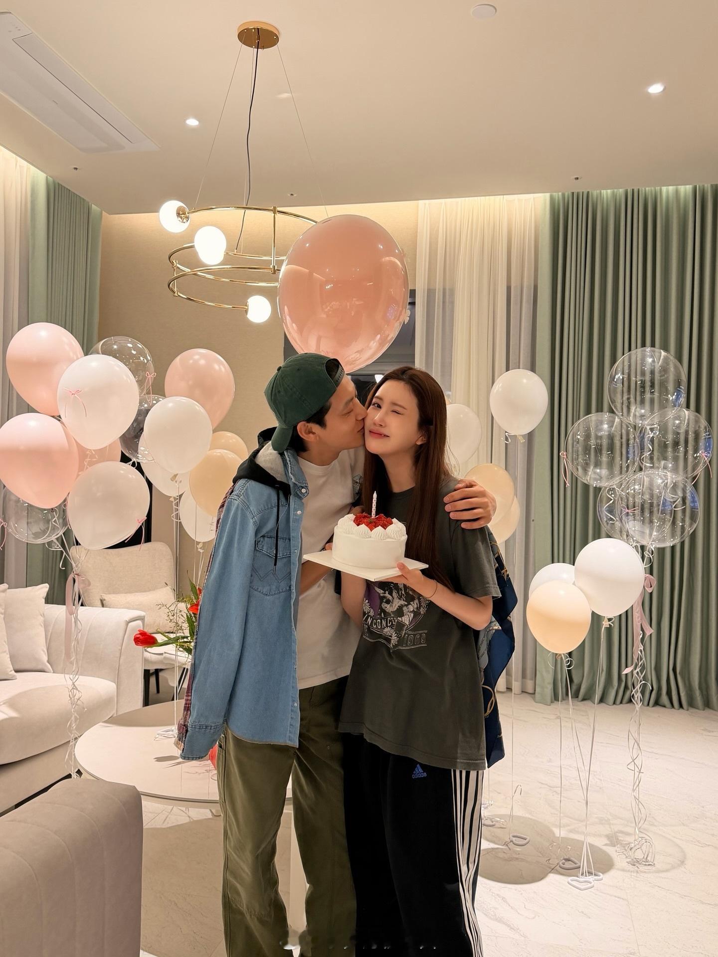 李多海  多多 ins 更新，🎂🎂🎂 生日快乐呀多多，玩儿的开心☺️