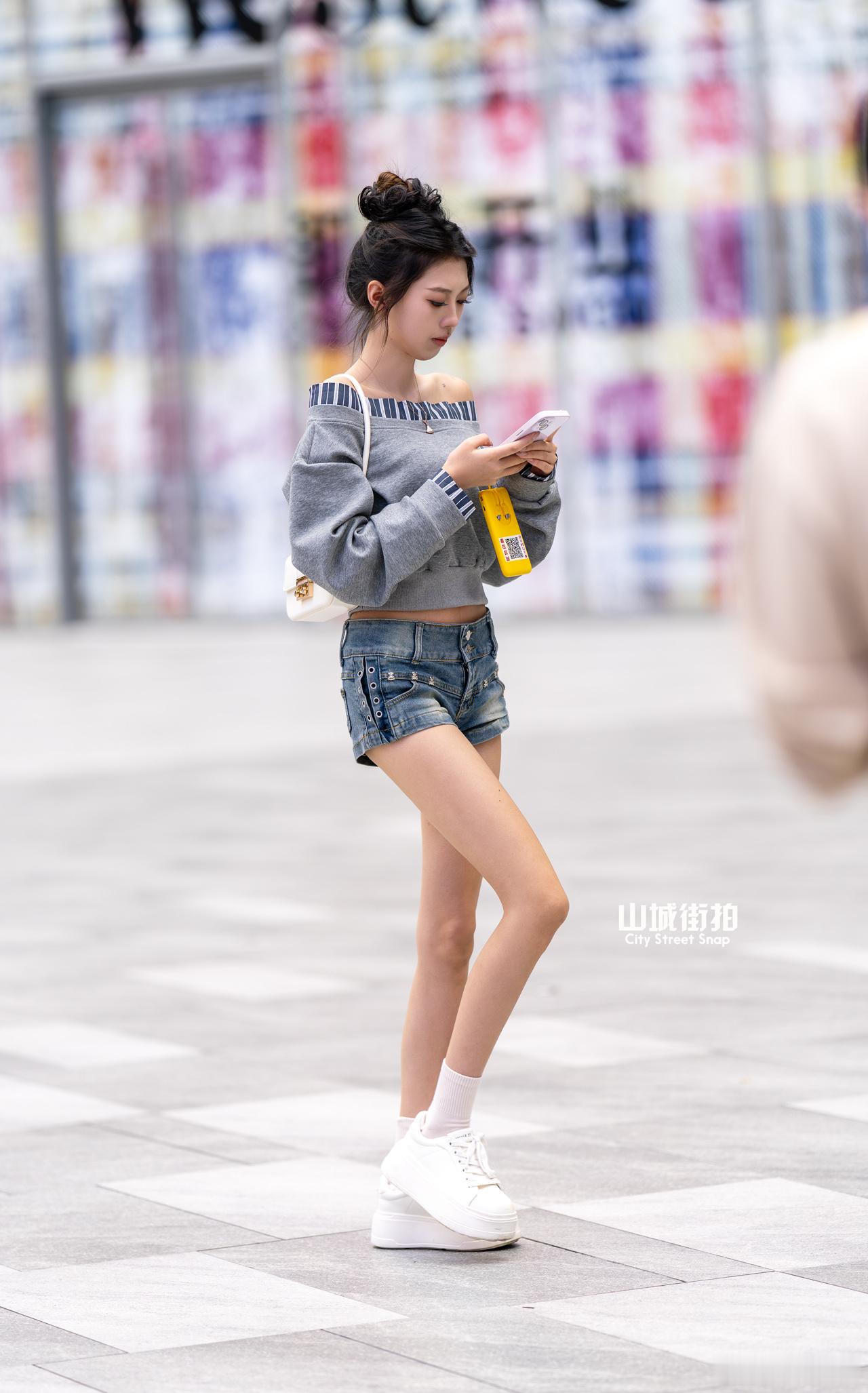 小姐姐的腿太逆天了，我一点没P~ ​​​