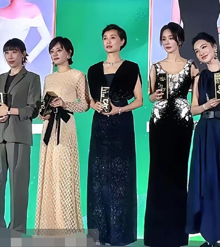 同台女星都是打卡级别，C位的不是孙俪，也不是杨幂，而是她气质一眼出圈，为什么C位
