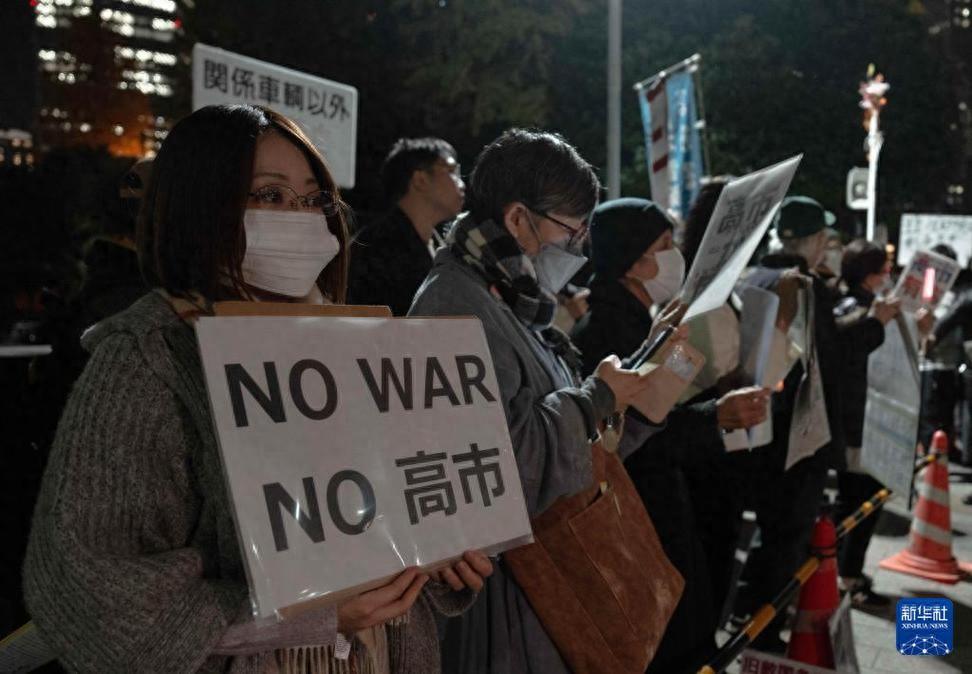 今年六月东京一点没有平和梅雨氛围，街头挤满抗议民众喊话反战。高市早苗猛推扩军惹民