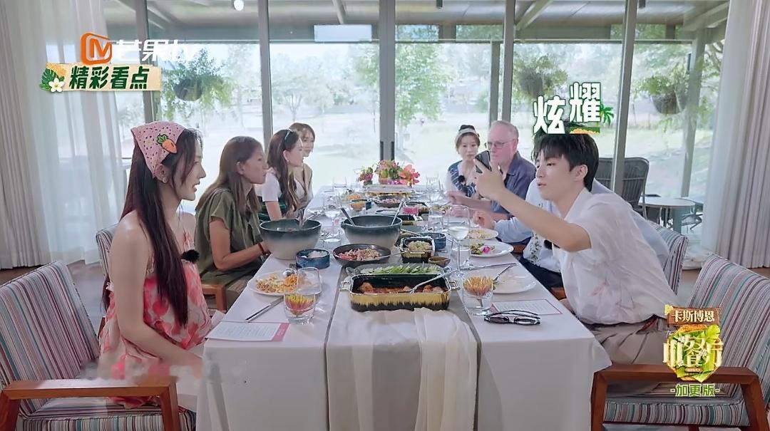“我们正在吃午饭”王俊凯中餐厅10