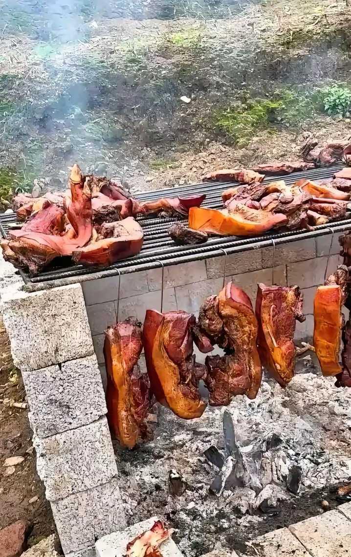 第一次做腊肉，大家说说看，这腊肉做得咋样