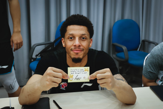 郭艾伦将前往北京手术治疗 龙狮篮球俱乐部发文：俱乐部在与专家医疗团队讨论后为艾伦