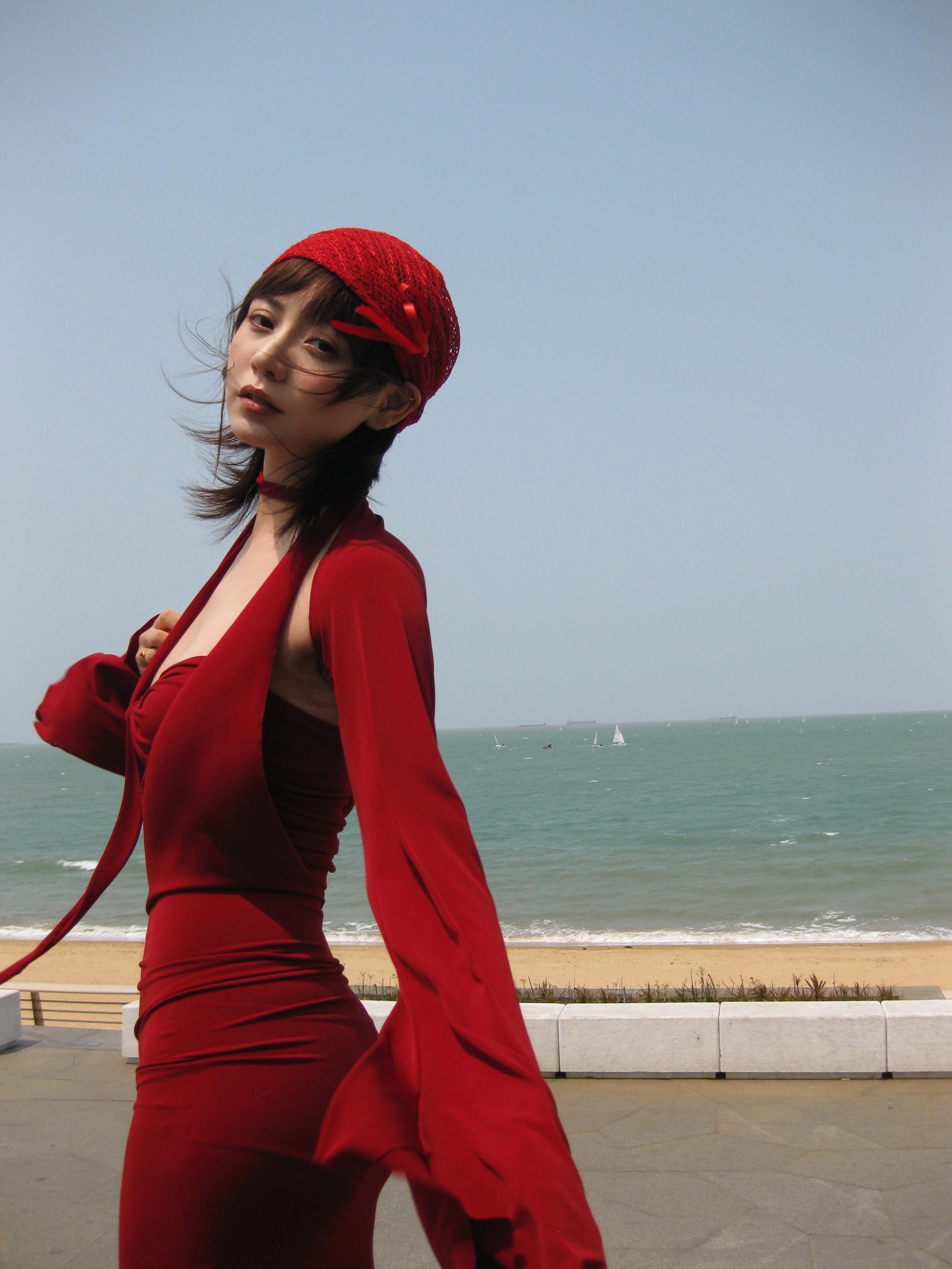 最喜欢的红裙子。