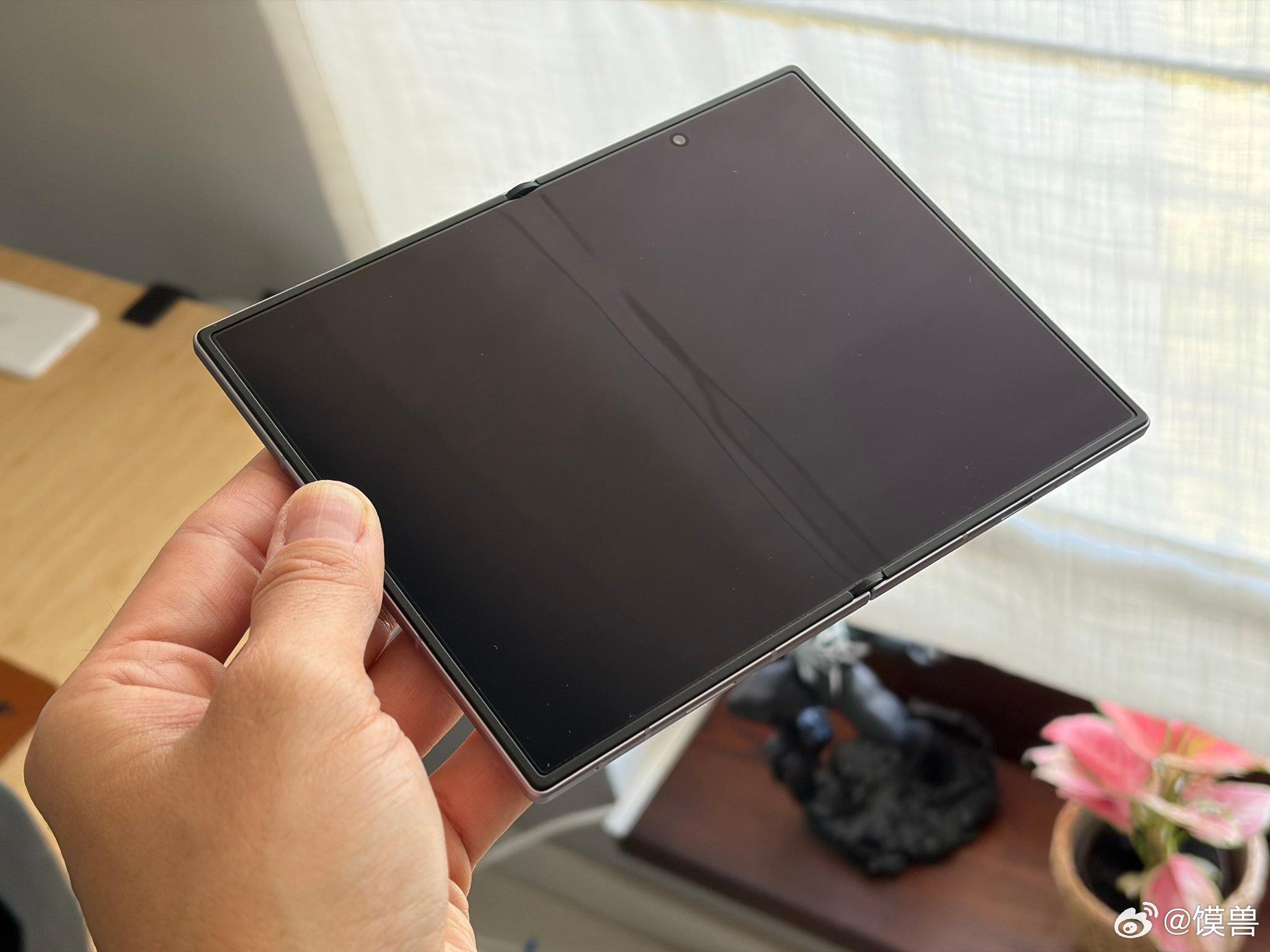 GalaxyZFold8 感觉目前对于折痕控制比较好的可能只有OPPO Find