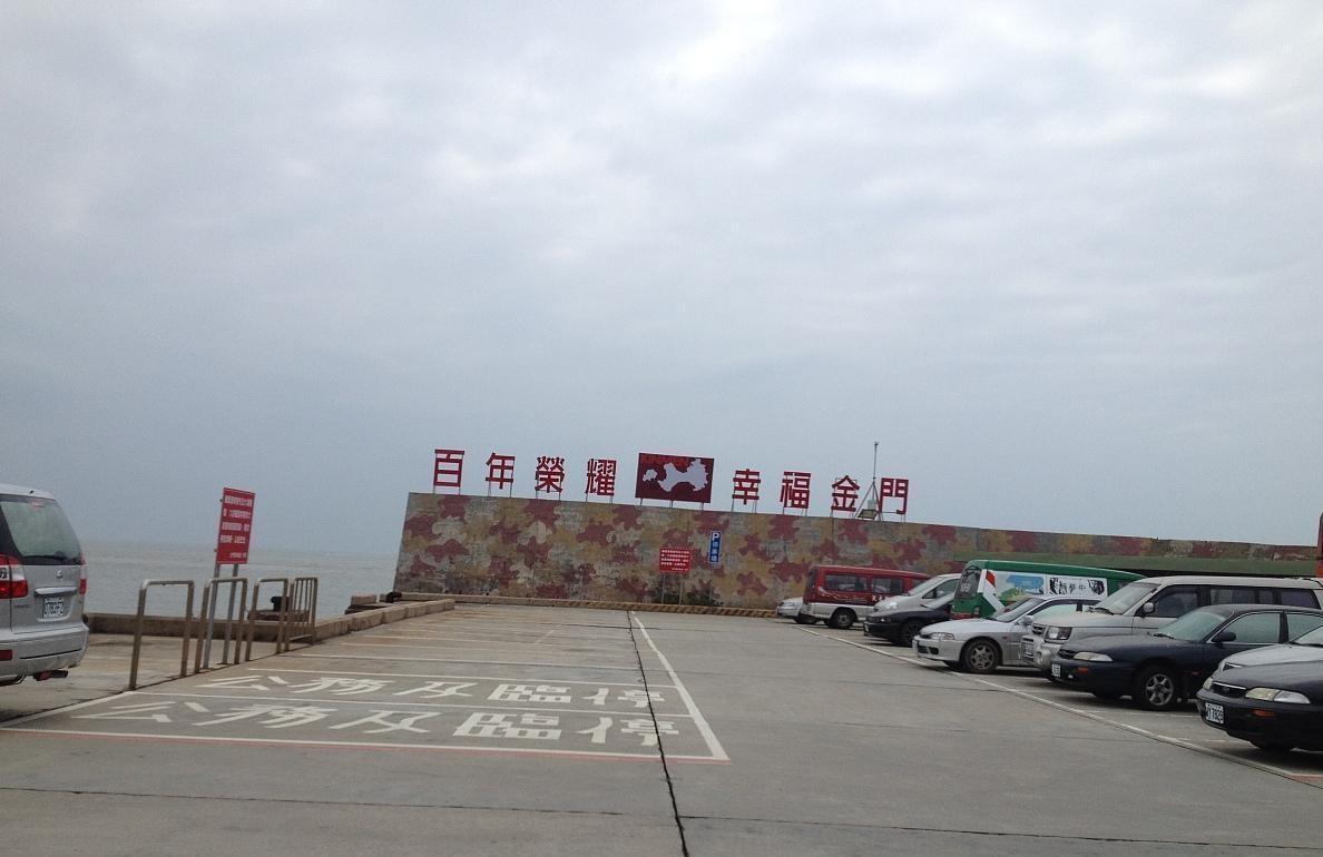 台湾海巡署违法拘留中国渔民已六天，国台办交涉无果，至今未放人放船，更无道歉赔款。