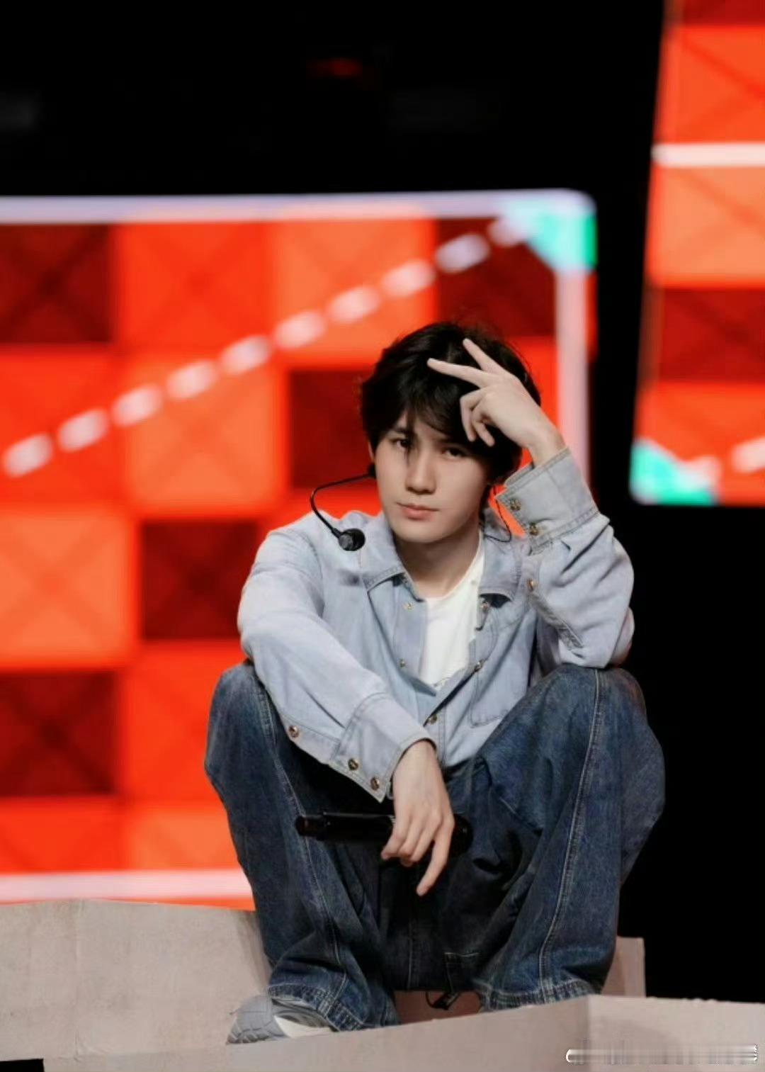 时团演唱会彩排怼脸图时代少年团晴天娃娃发力中张真源高会更新✌️是彩排图期待啦～ 