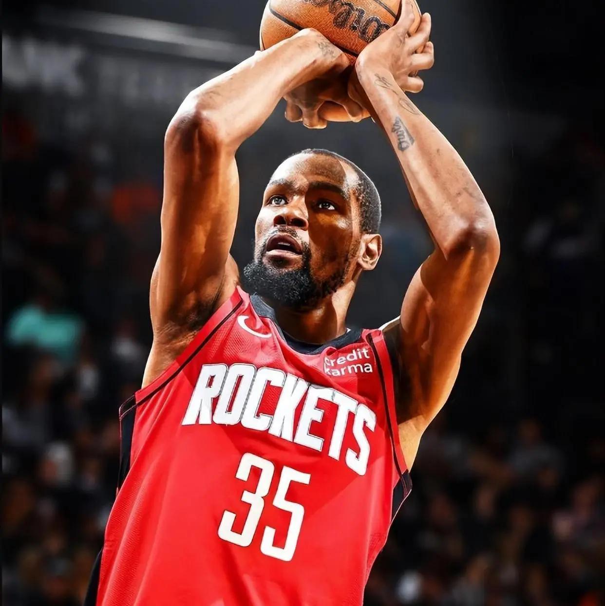 NBA巨星杜兰特，竟被一名女子吸引得难以自拔，四处关注并点赞。这名女子叫居内什，