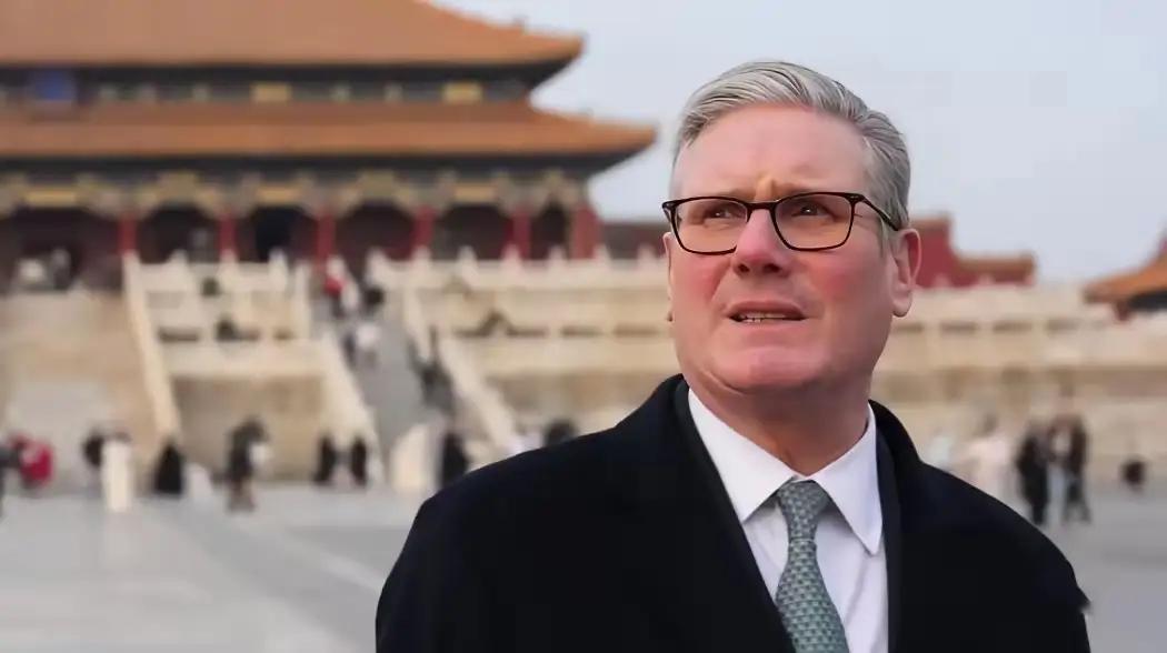 英国首相斯塔默宣布辞职，待新首相上任，他便会彻底卸任。在这几届英国首相中，他的在