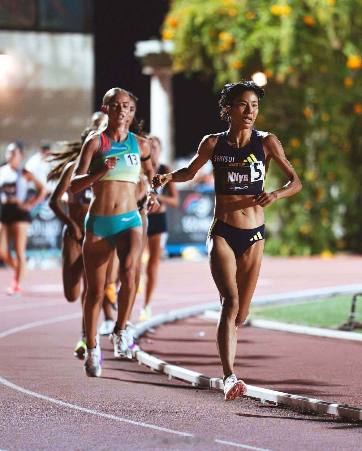 新谷仁美 | 5000m 15:49.46新谷仁美5000米田径跑步