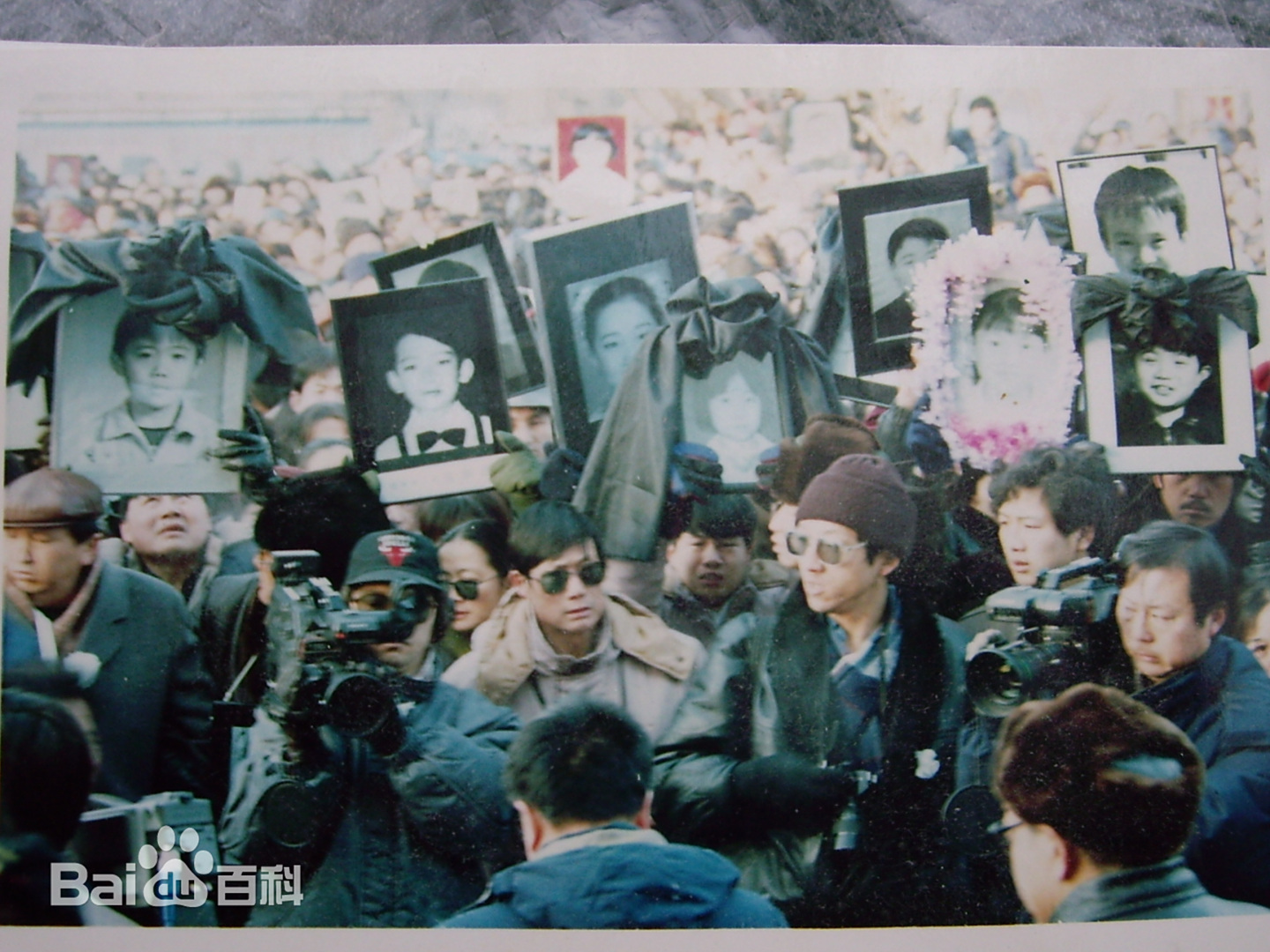 历史上的今天【新疆克拉玛依大火】31年前的今天，1994年12月8日，新疆克拉玛