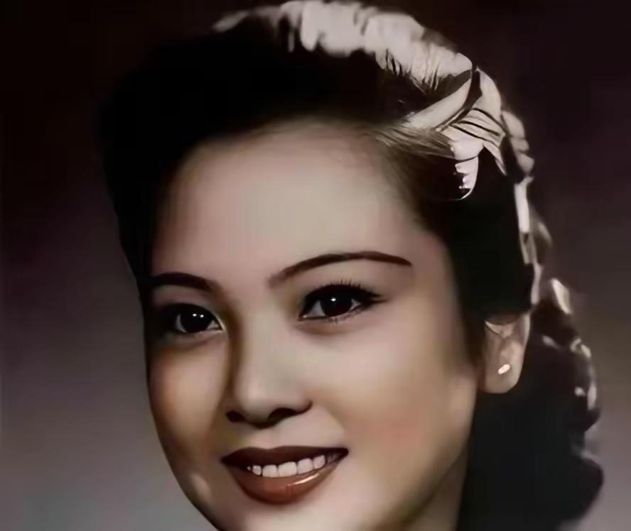 1941年的一个深夜，戴笠与秘书周志英逾越了上下级的界限。事后，周志英依偎在戴笠