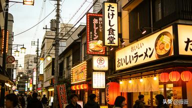 前央视主持人赵普发声，警惕如今街头巷尾泛滥的日本武士道风格字体。他严肃指出，这事