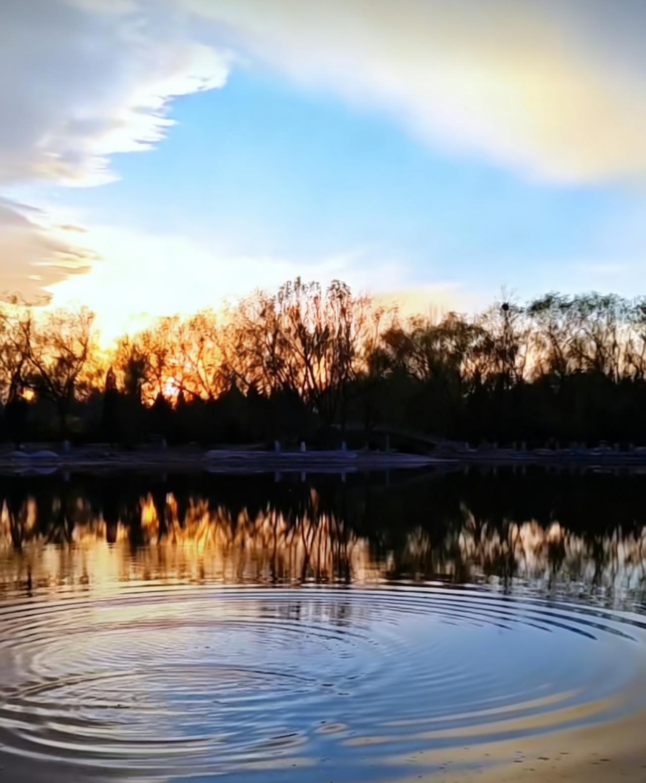 分享我这周有趣的事：春和景明，云漫长空，周末踏青