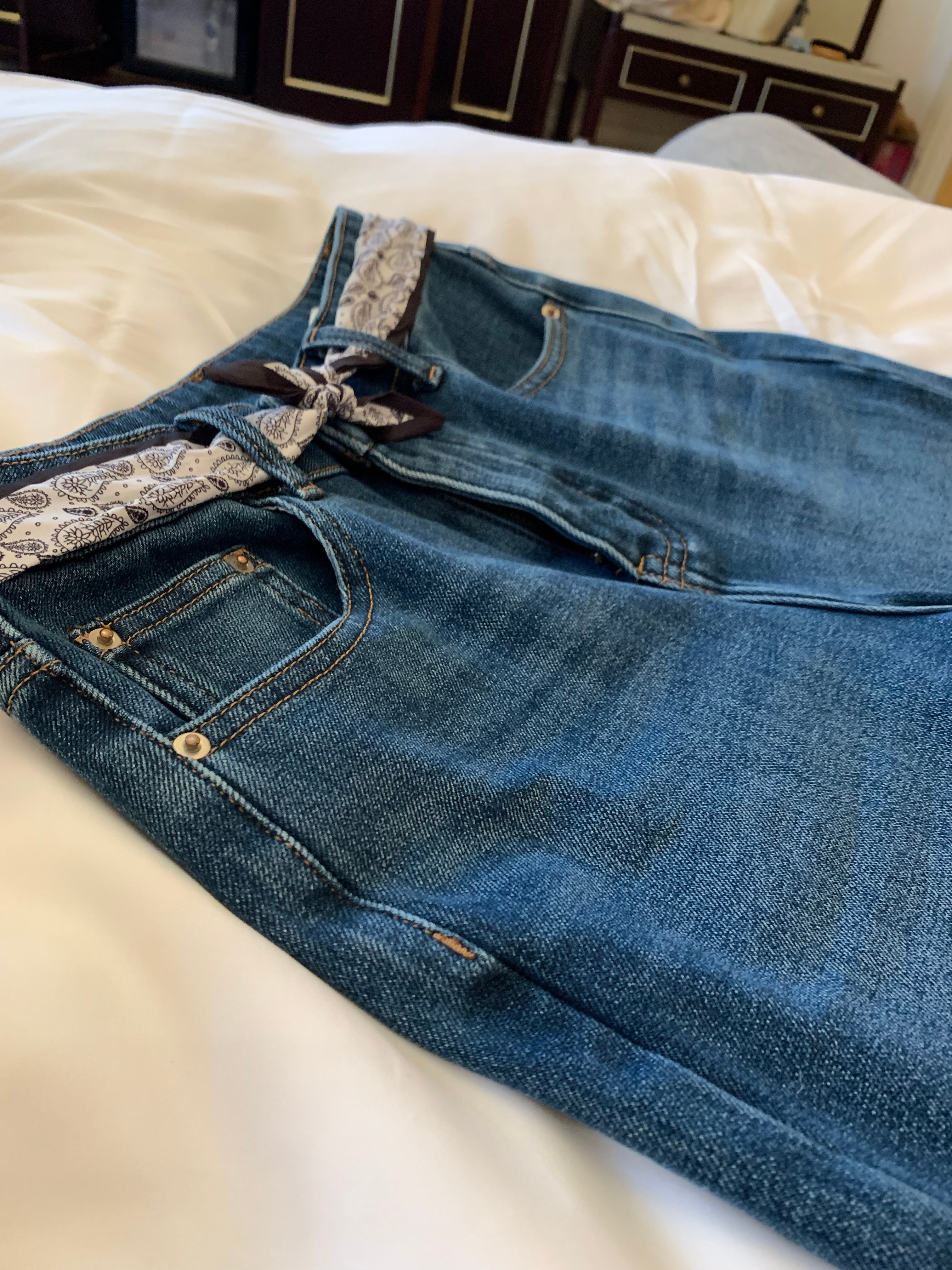 🙋这条抽一位 喜欢的❄️喇叭裤公主们的 冬天的喇叭裤来咯！🔗已挂（丝巾附赠）