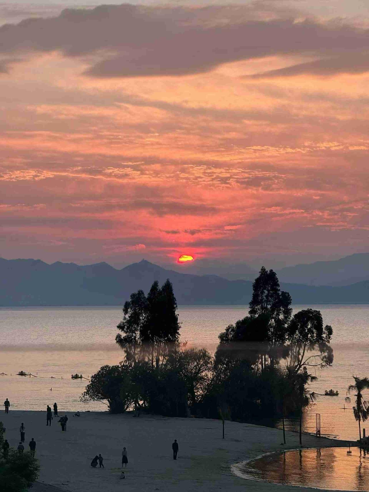 我的今日状态：😁轻松愉快
我这里的天气：☀️晴天