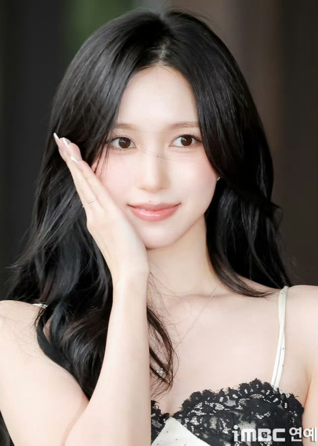 MISAMO今日机场出发图集 好养眼的三人组🖤 