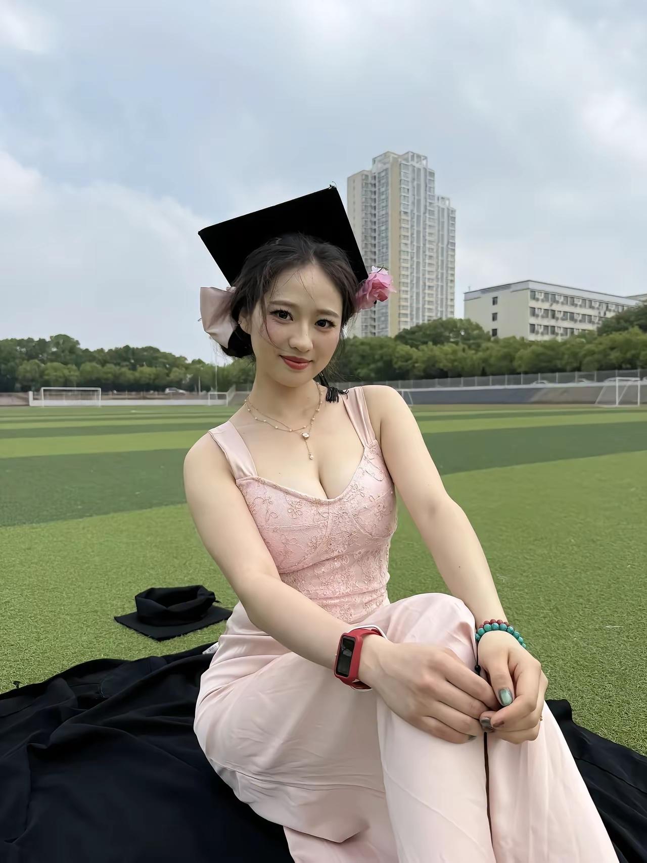 又是一年毕业季，遥想当年已是十几年前的事儿了。