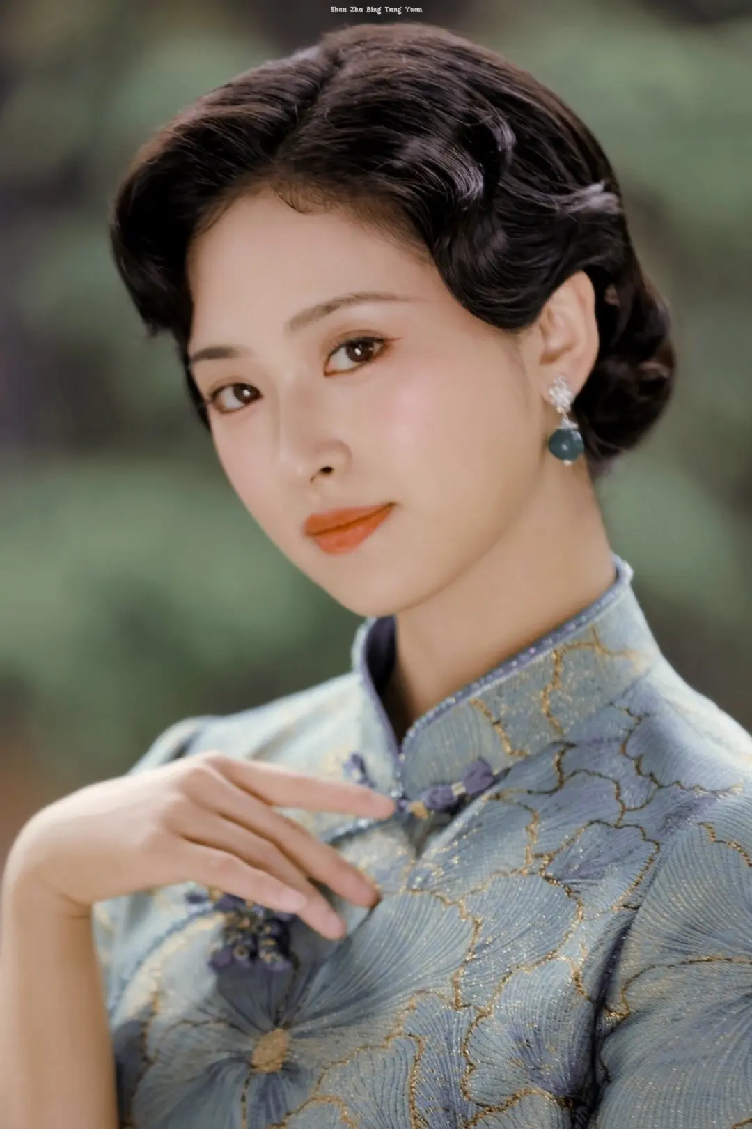 沈月。