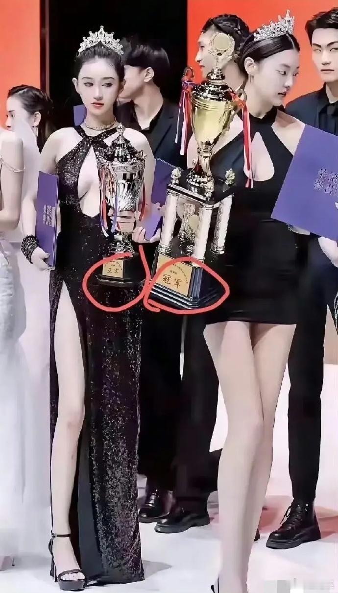 冠军和亚军真的一目了然，眼神里满满的不服气[允悲] ​​​