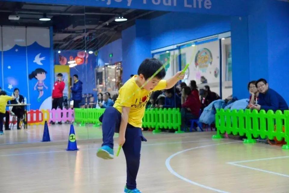 幼儿园跳绳热，背后原因令人惊喜

关于提高中考体育分以及孩子跳绳训练的重要性，确