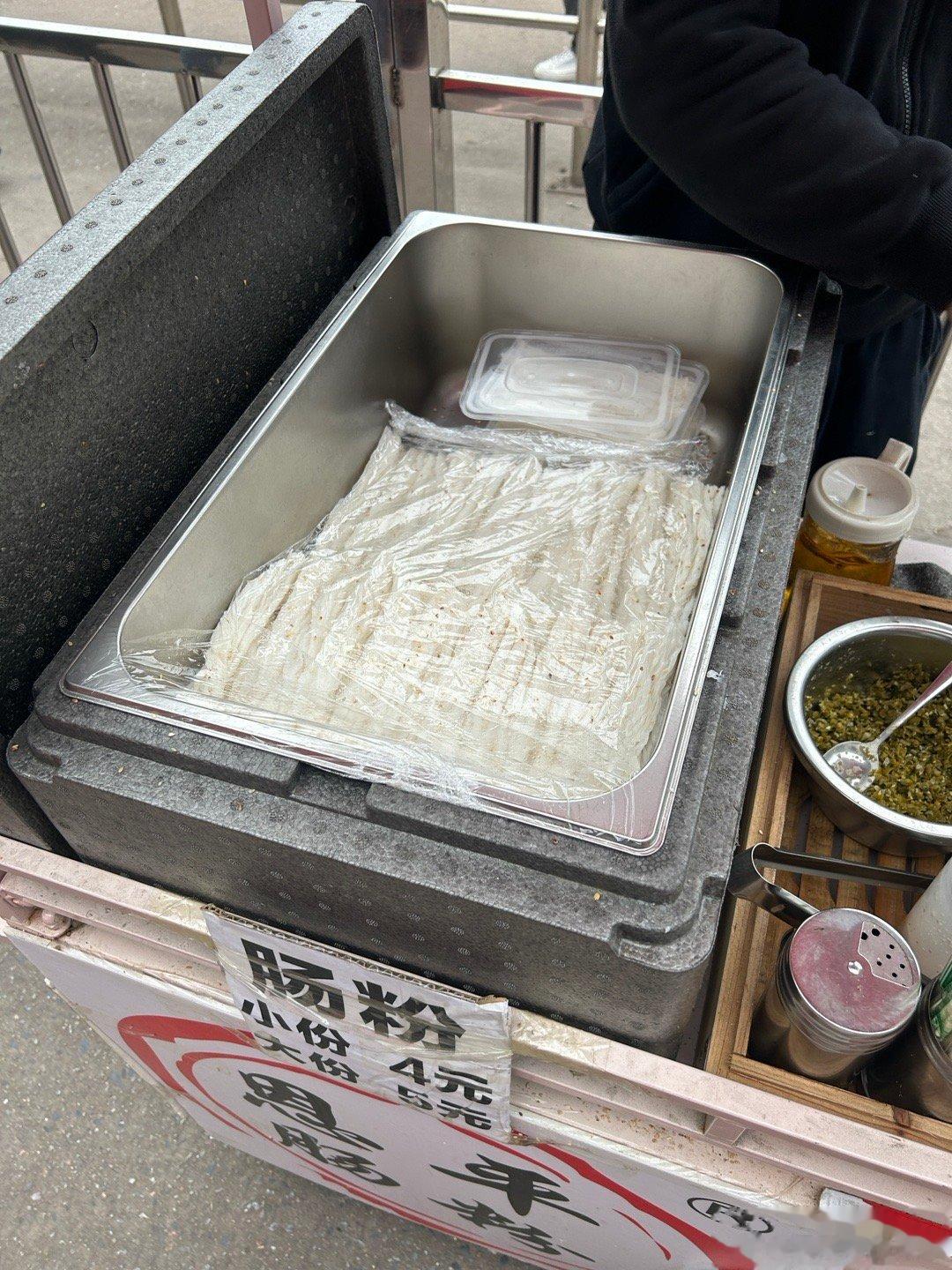 这种肠粉真的可好吃啦！！肯德基新品汉堡猫爱主人的抹茶流心千层蛋糕桑葚果汁#吃饭打