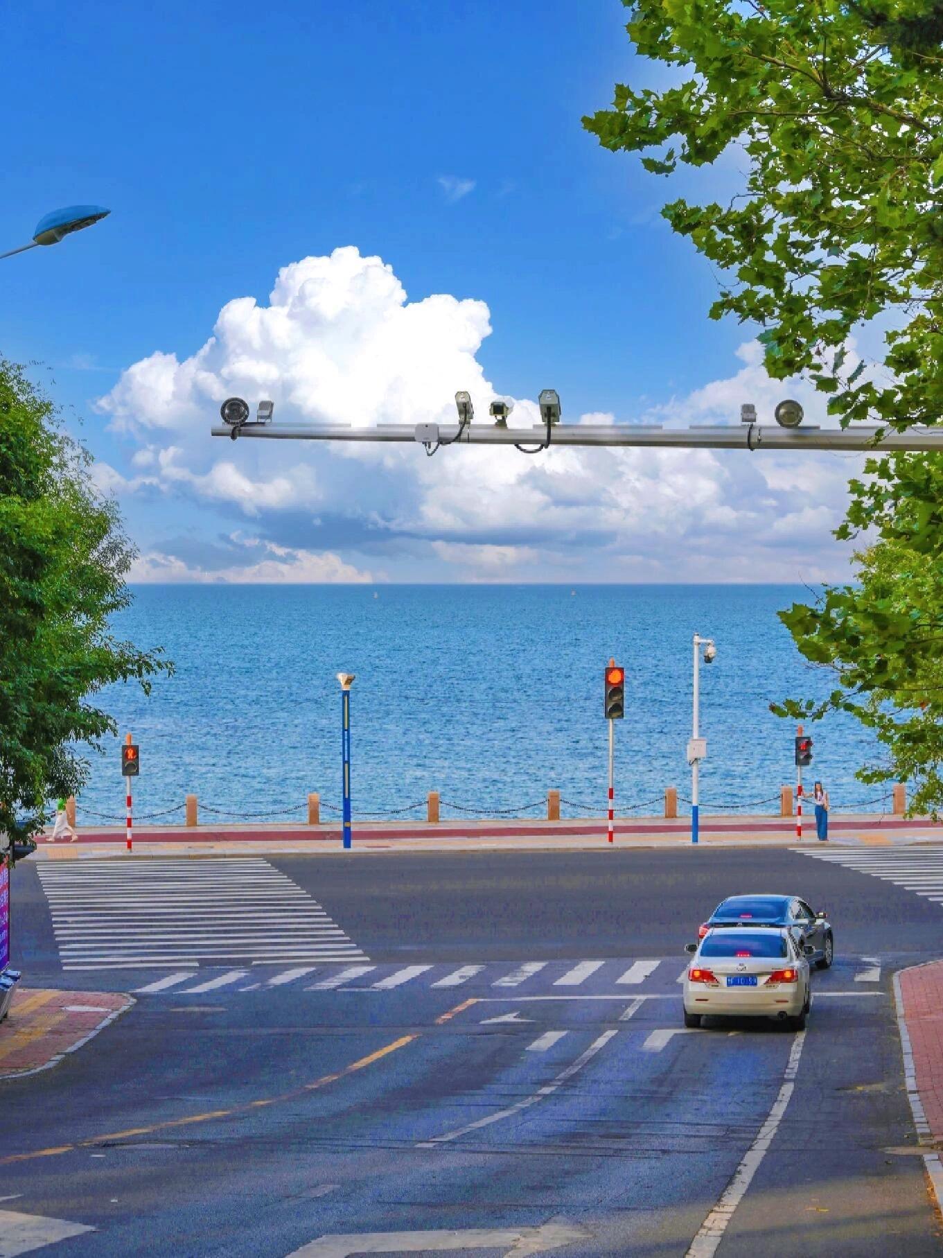 有海的城市会浪漫一些吧。 