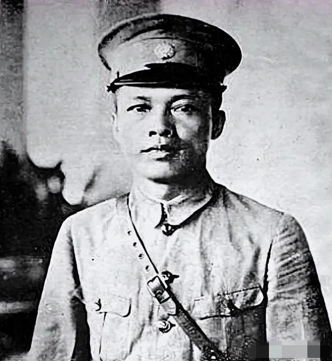 1919年，陈济棠看上了戏子莫秀英，得知她身上有两处旺夫特征，赶紧向她求亲。莫秀