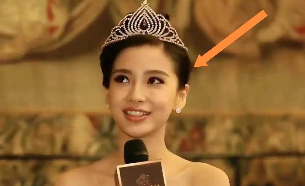 这张照片第一眼扫过去，真的瞬间恍惚，一时分不清是杨颖还是李冰冰，简直傻傻认不出。