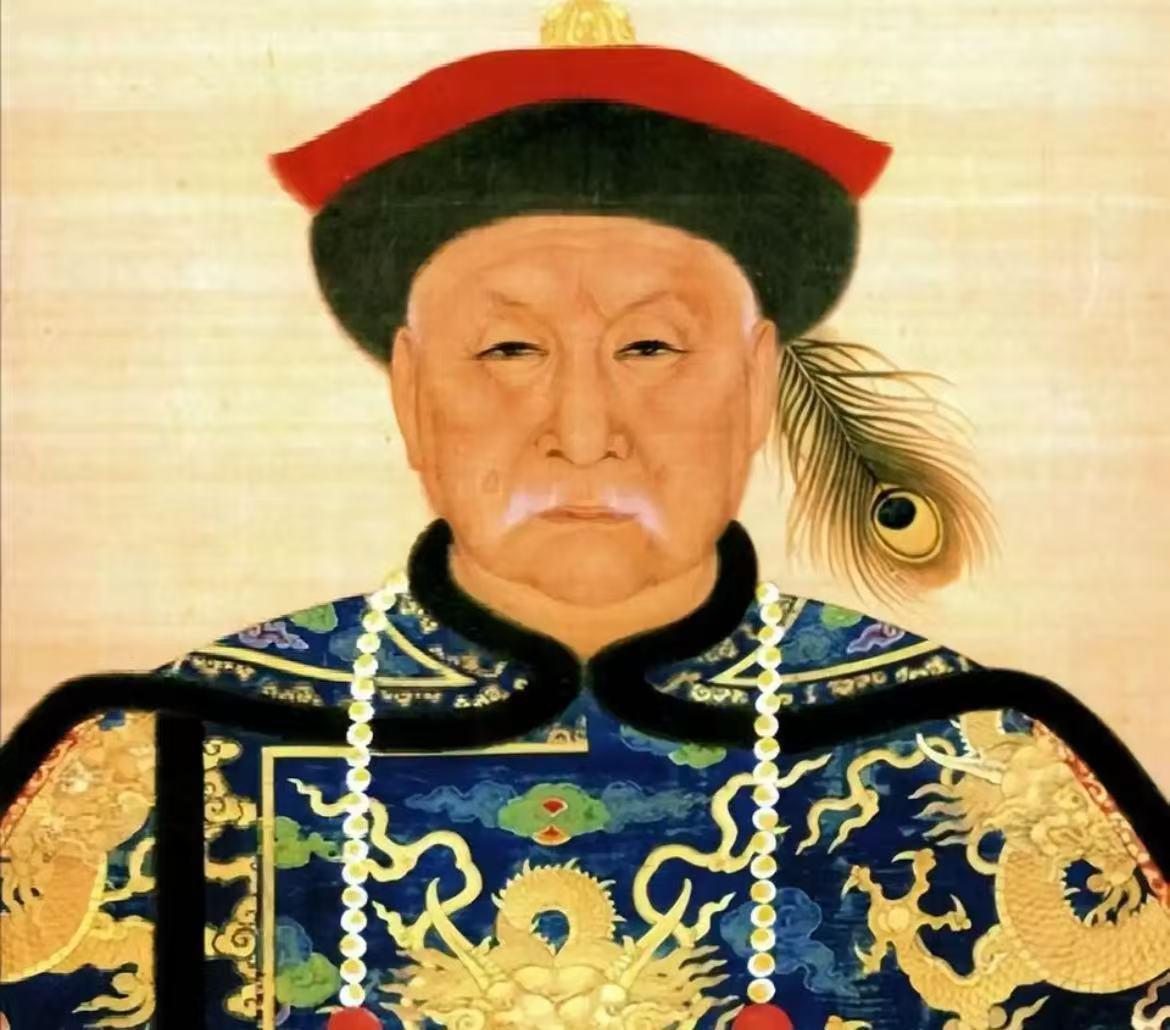鳌拜被康熙擒杀，不是因为他想造反，是他功高震主不得不死。

鳌拜被康熙擒杀，从来