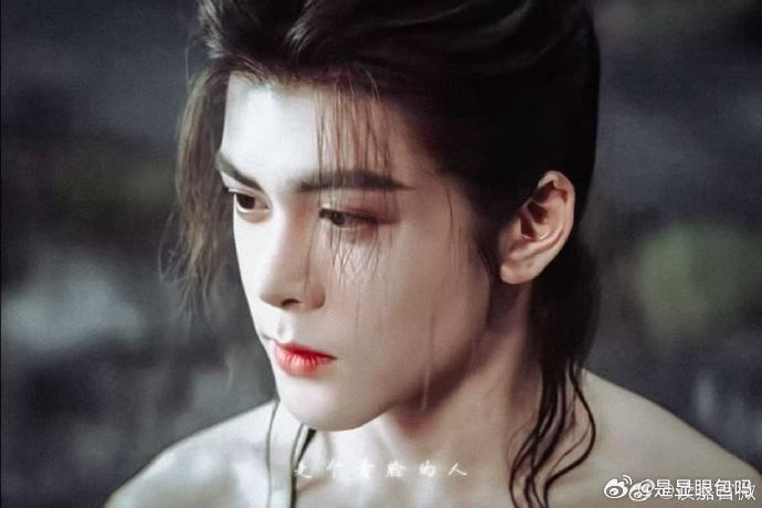 曾舜晞最喜欢的剧情曾舜晞直播自爆《月鳞绮纪》最爱尺度大的片段，可自己拍完都不敢看