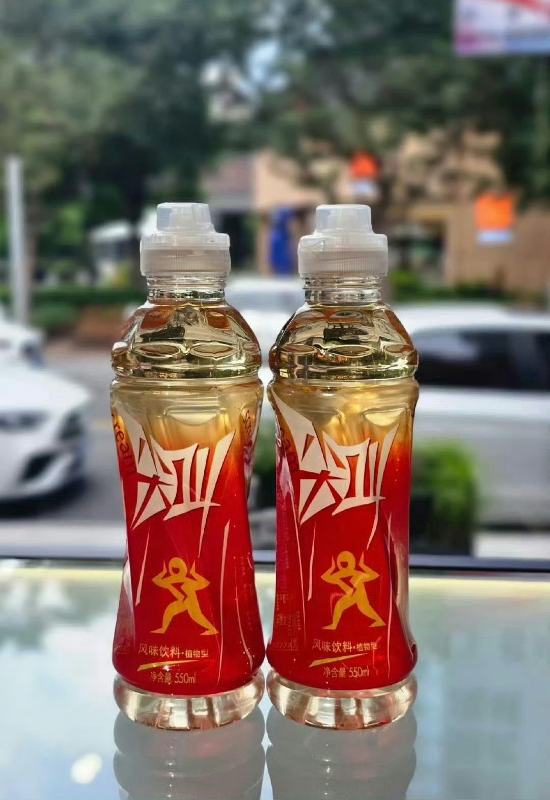 1000元收10瓶红色尖叫卖家没卖饮料都能炒起来？？？这红色的有啥特殊成份？还是