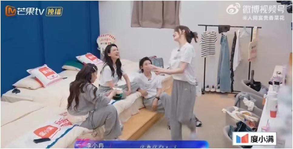 浪姐人均上一次退赛热搜 网传李小冉退出浪姐节目录制，这已经不是第一位姐姐被传退赛