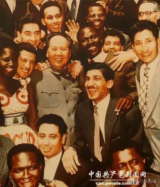 缅怀伟人祈和平，盛世中华永安宁
 
为什么我们如此怀念毛主席？因为他用一生夙愿，