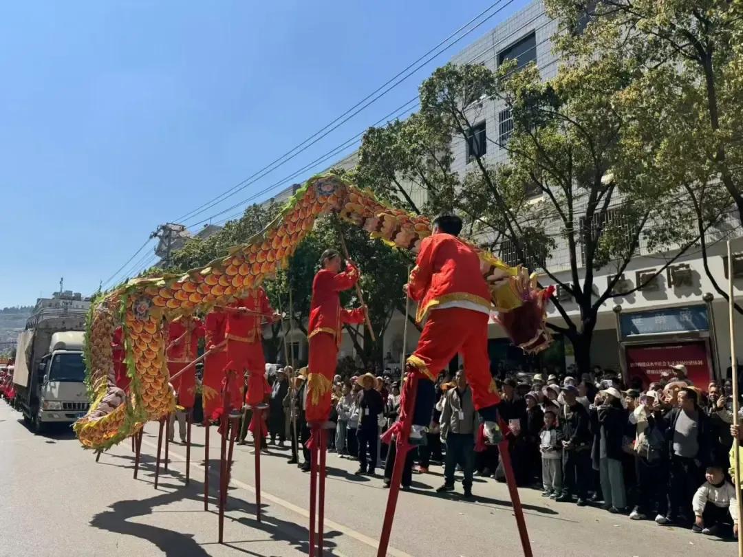 云南通海地处省会昆明市东南约130公里处，此地拥有千年古迹秀山风景区。2026年