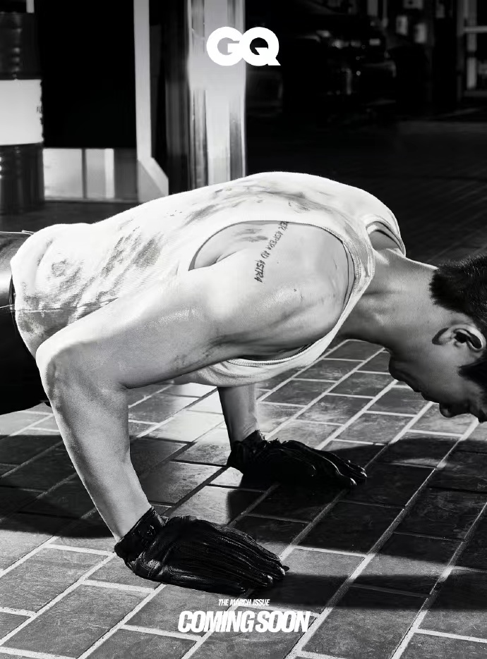 李现一张视觉张力拉满的预告大片李现臂肌  李现一张视觉张力拉满的预告大片，李现臂