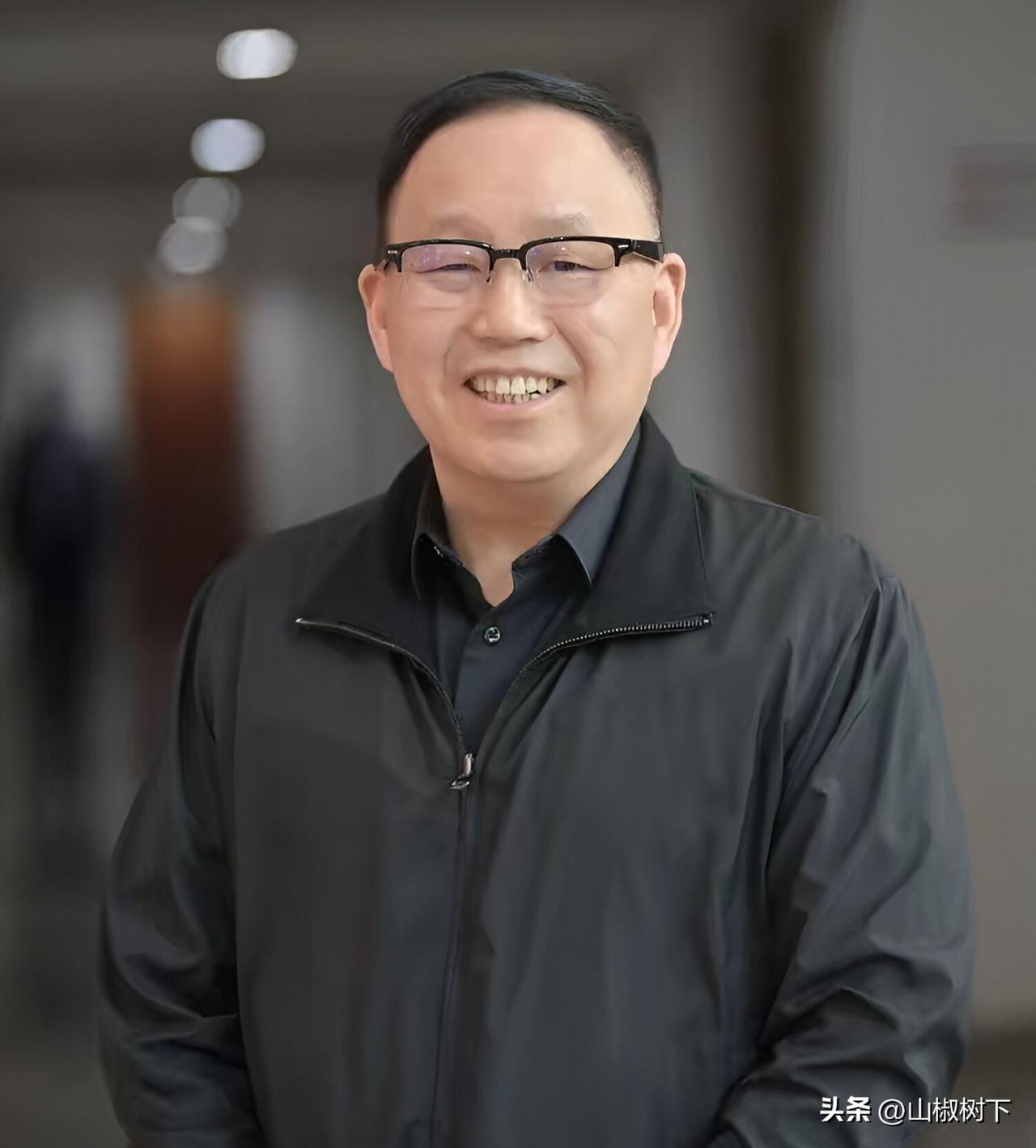 张兴海：好痛苦这就是交出灵魂的代价吗，自从搭上华为的顺风车后，张总是每天晚上睡觉
