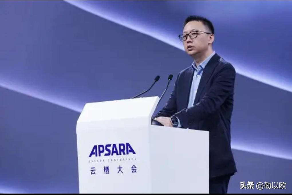 阿里巴巴吴泳铭说， 阿里巴巴会积极推进3800亿的AI基础设施建设，并计划追加更